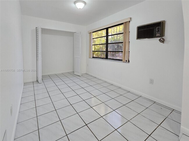 Building Photo - 201 SW 30th Ct