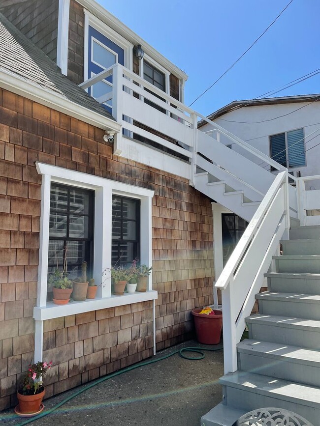 Building Photo - 6514 E Ocean Blvd