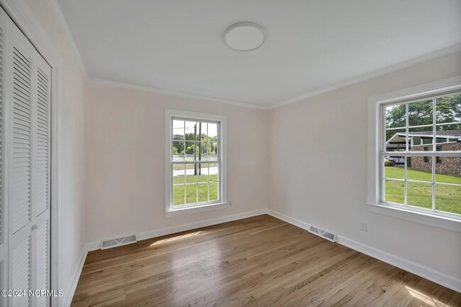 Building Photo - 204 S Harris St