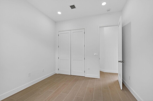 Building Photo - 8873 Via Brilliante