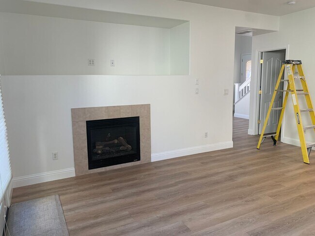 Building Photo - MOVE IN SPECIAL!!!  $500 OFF 1ST MO. RENT*