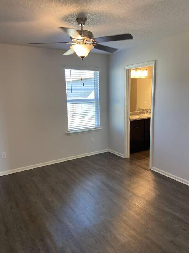 Building Photo - Pre-Leasing Available — 3-Bedroom, 2.5-Bath Home in Spring Hill Coming Soon!