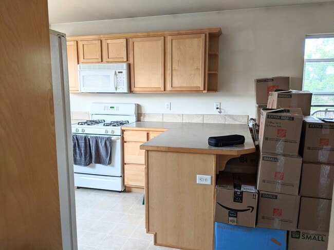 Building Photo - Beautiful Two Bedroom Condo