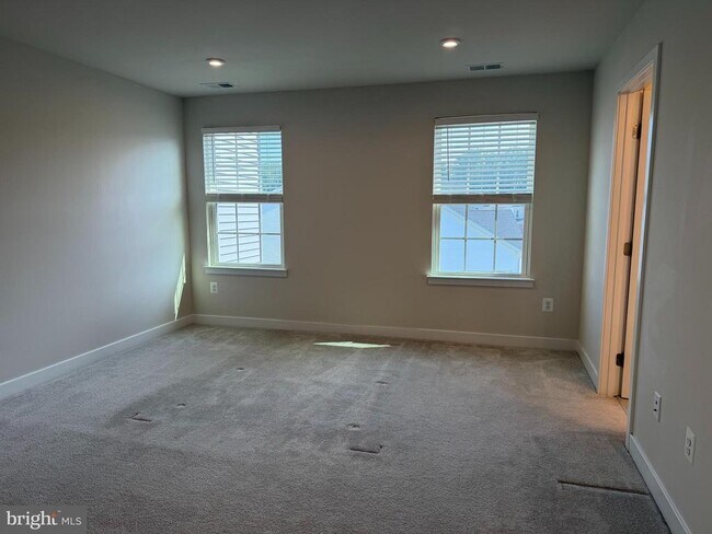 Building Photo - 927 Ericcson Ln