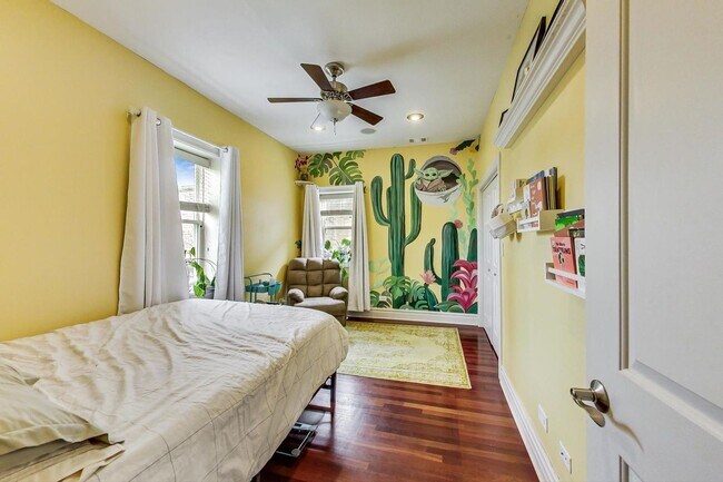 Building Photo - 5121 N Kenmore Ave