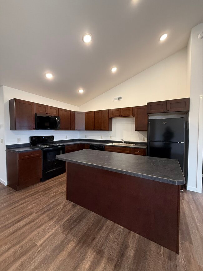 Building Photo - 5491 164th St