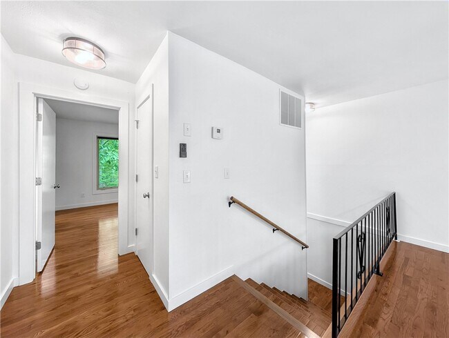 Building Photo - 1 Mellor Ct