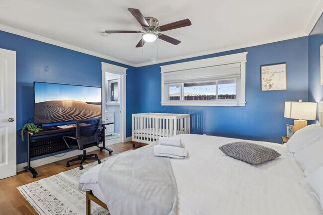 Building Photo - 609 Carlsbad St