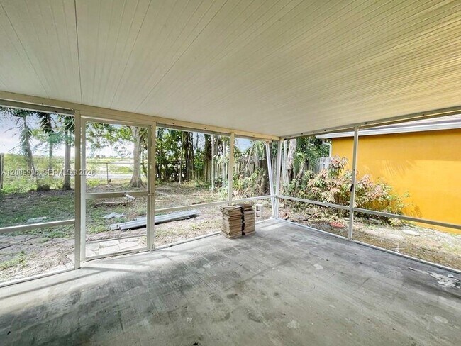 Building Photo - 873 SW 10th St