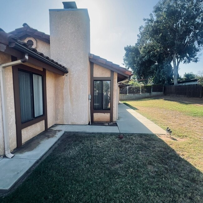 Building Photo - Single-level 4-Bedroom home on a large cor...