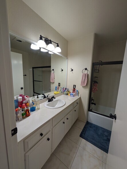 Building Photo - 245 S Helix Ave