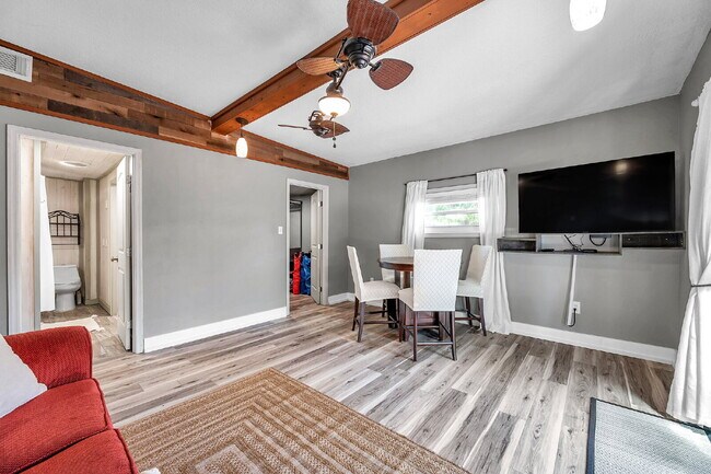 Building Photo - Fully Furnished Pool Home | Flexible Lease...