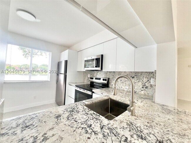 Building Photo - 842 NW 92nd Ave