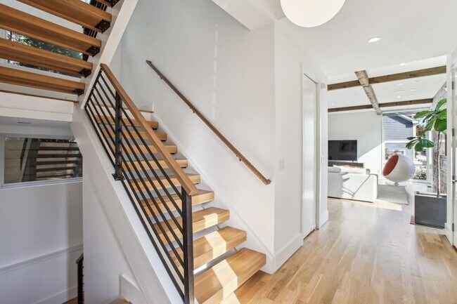 Building Photo - 608 McGruder St NE