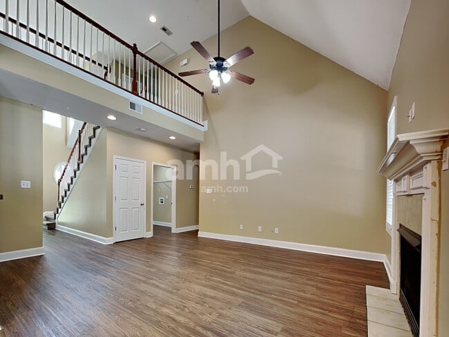 Building Photo - 10900 Parkgate Ln