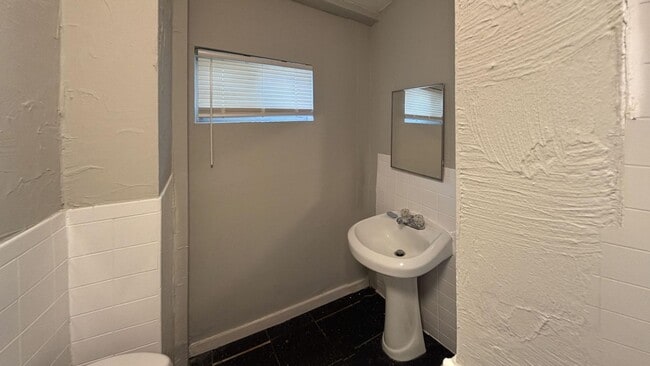 Building Photo - 6724 Wyncote Ave