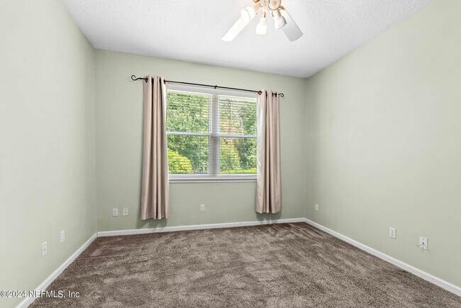 Building Photo - 7851 Heather Lake Ct E