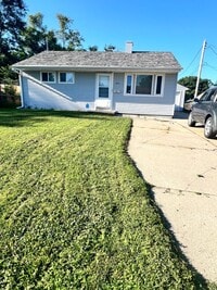 Building Photo - Nice S. Omaha House! 2 bed 1 bath, fully f...
