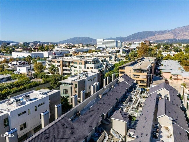 Building Photo - 961 E California Blvd