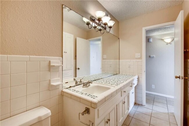 Building Photo - Central Austin Private Lifestyle!