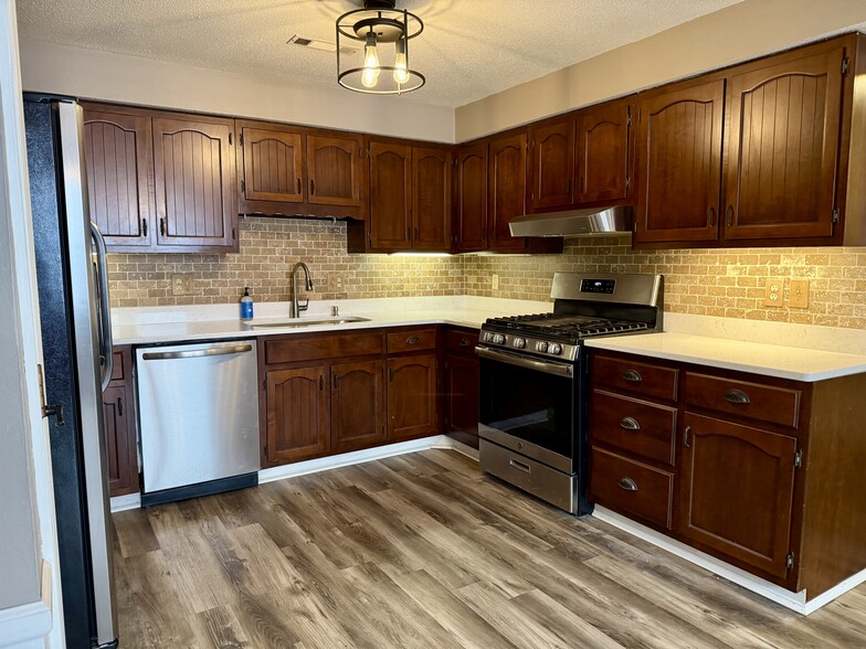 Building Photo - 4612 Mirror Light Pl