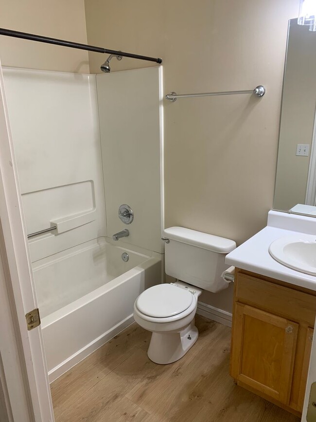 Building Photo - Draper Town Home w/3 bed, 2 1/2 bath and g...