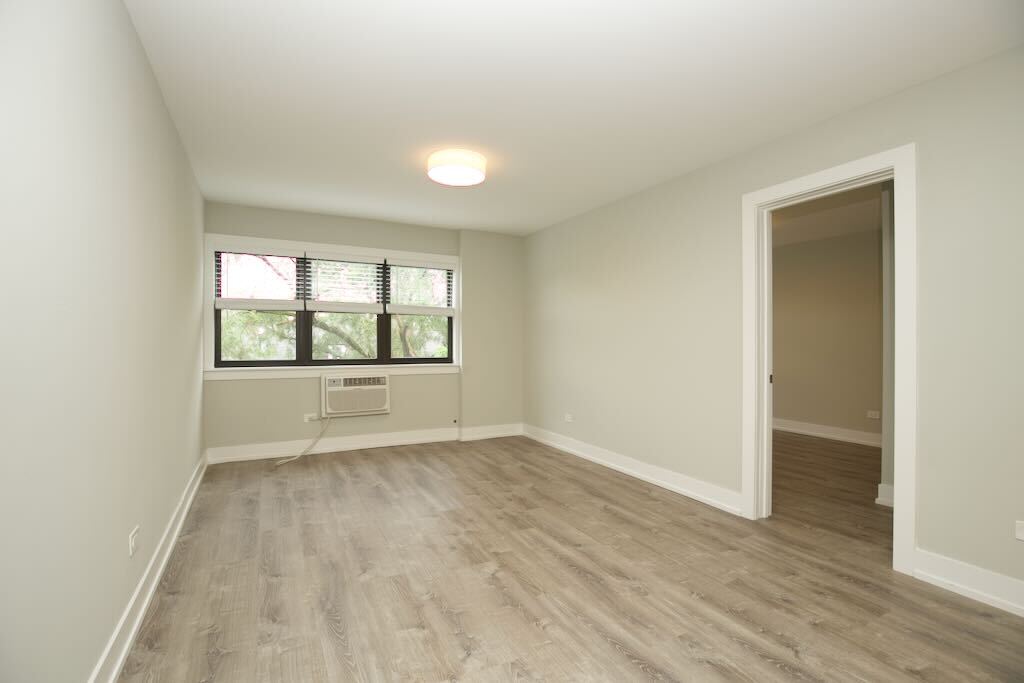 Building Photo - 430 W Barry Ave