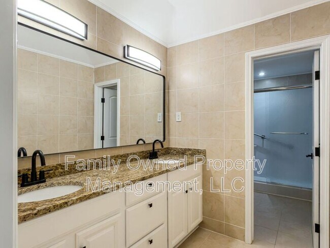 Building Photo - 23 Shadowmoss Pkwy