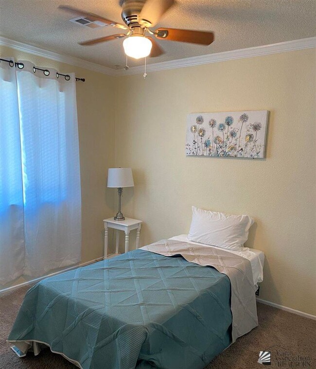 Building Photo - Furnished 3 bed/2bath HOME