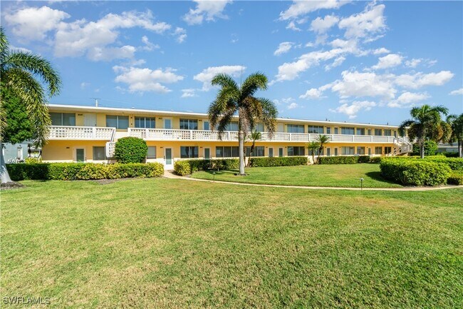 Building Photo - 473 12th Ave S