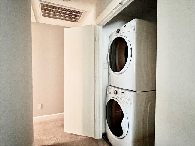 Building Photo - 3731 Main Poplar Dr