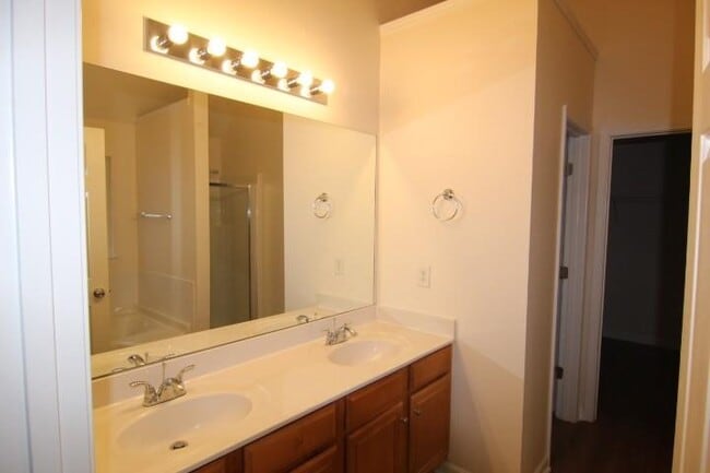 Building Photo - 700 Moonlight Way