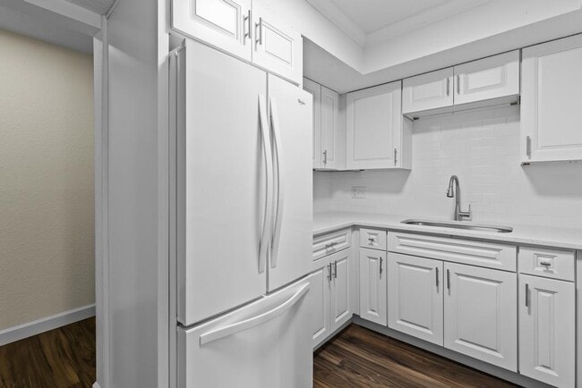 Building Photo - 3918 La Mirada Dr N