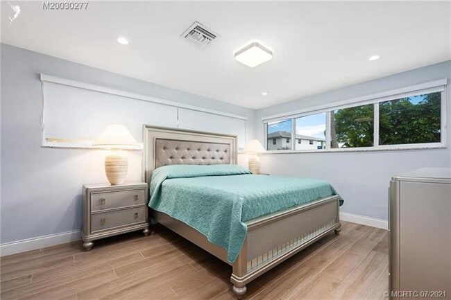 Building Photo - 356 Granada St