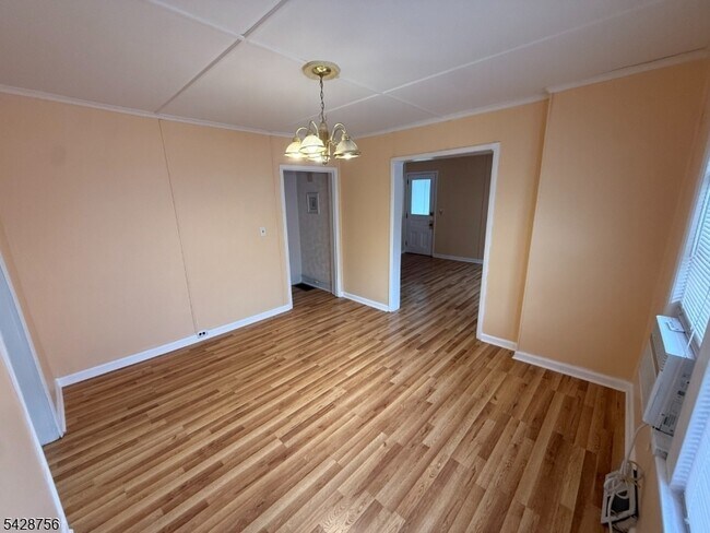 Building Photo - 23 E Hanover Ave