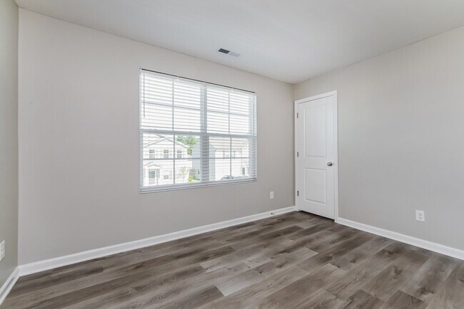 Building Photo - 5260 Calhoun Pl