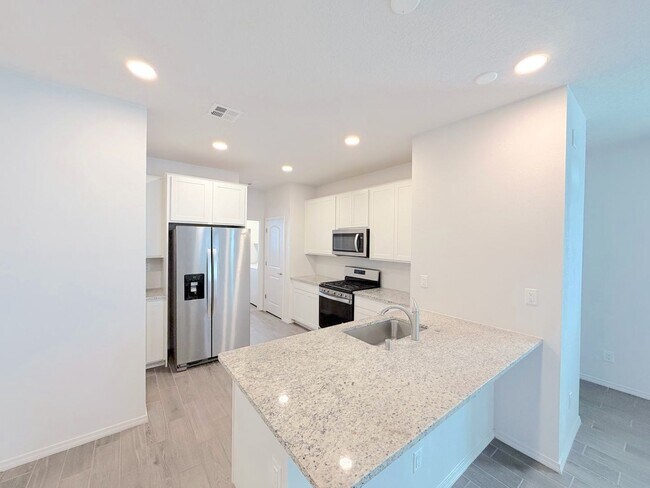 Building Photo - Beautiful 3 bed 2 bath home in Enchanted Hills area of Rio Rancho. Refrigerated Air! Near Hwy 550