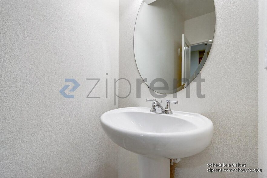 Building Photo - Unit