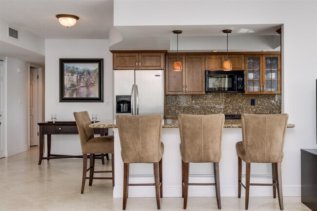 Building Photo - 2500 NE 48th Ln