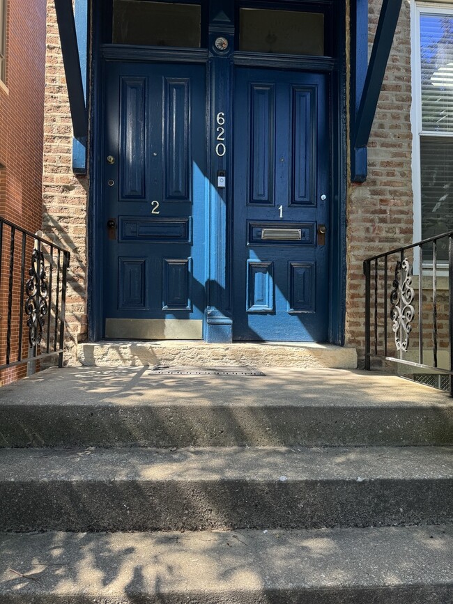 Primary Photo - 620 S Oakley Blvd