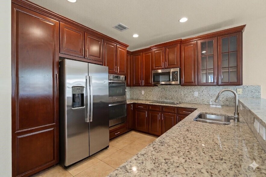 Building Photo - 10021 NW 87th Ter