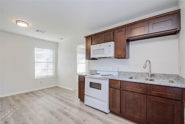 Building Photo - 1051 W Little York Rd