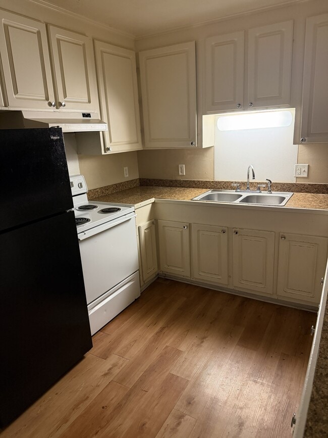 Building Photo - 125 West 9th Ave