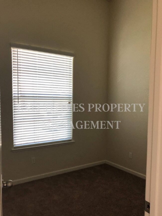 Building Photo - 1470 Woodbury Ct