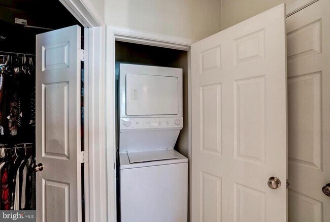 Building Photo - 12957 Centre Park Cir