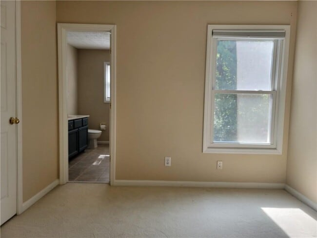 Building Photo - 2790 Suwanee Lakes Trail NW