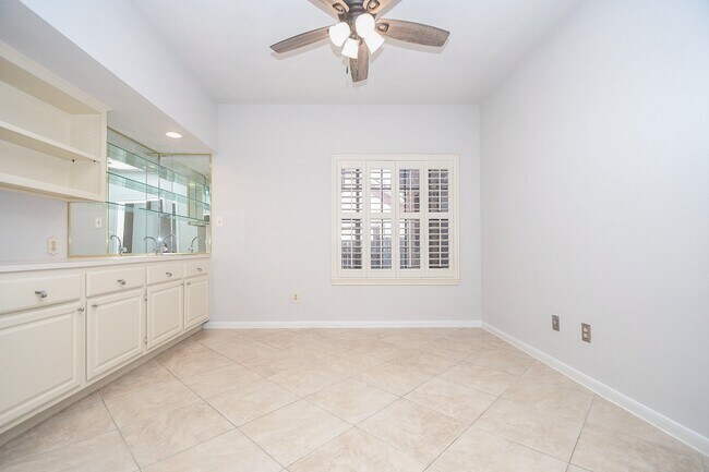 Building Photo - 4402 Jamaica Dr