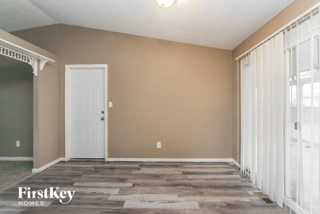 Building Photo - 1327 Fairview Dr