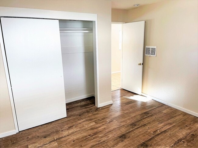 Building Photo - Newly Refreshed Single Family Home with Oversized Yard