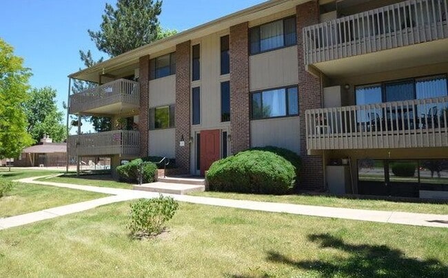 Primary Photo - 2 Bed 1 Bath First Floor Corner Unit Manha...